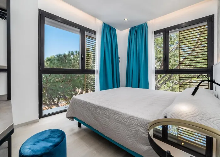 Cala Vela Tower Apart-hotel